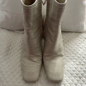 Sam Edelman Cream Snakeskin Boots Like New Size 9.5M